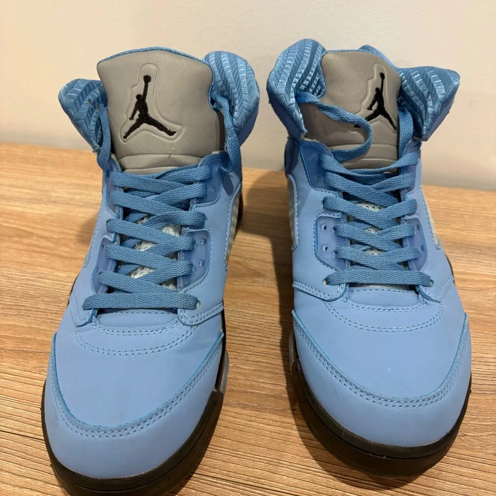 Jordan Retro 5 SE University Blue Sneakers Mens Blue size 9 DV1310-401 UNC